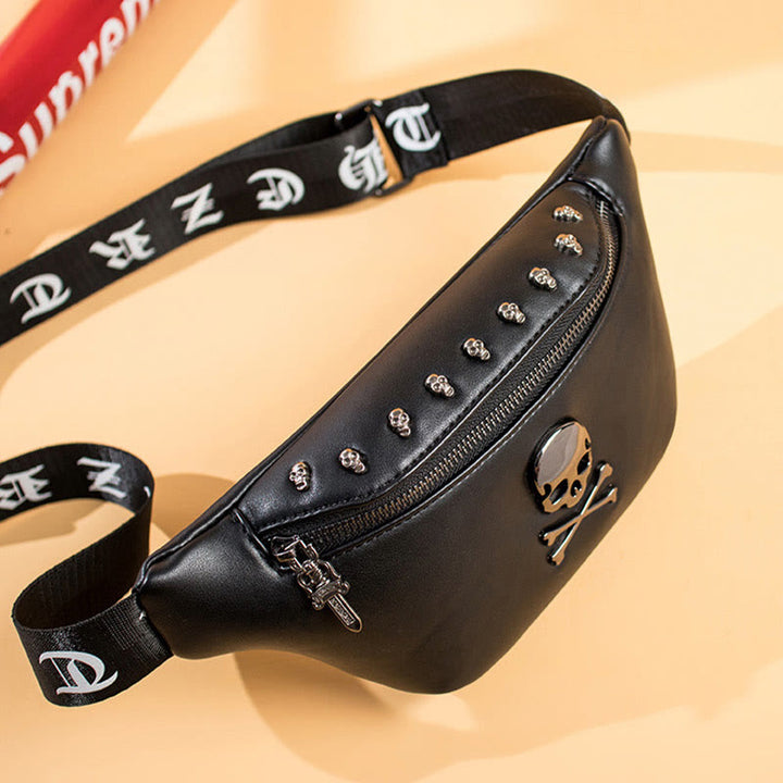 Gürteltasche im Punk-Stil mit Totenkopf und Nietengürtel, Brusttasche