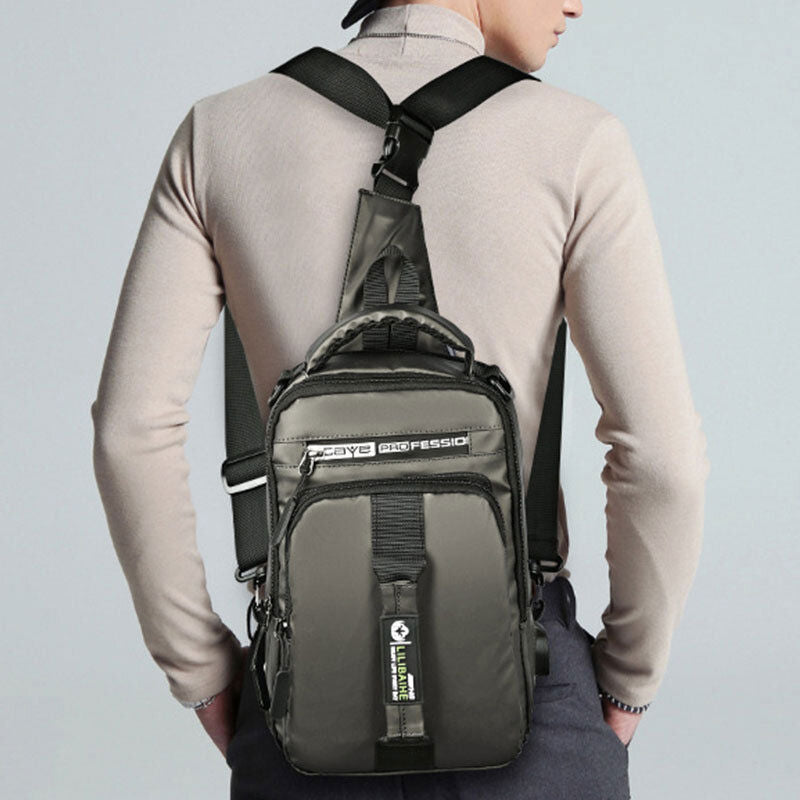 Wasserdichte, großvolumige Schultertasche mit mehreren Tragemöglichkeiten und USB-Ladeanschluss